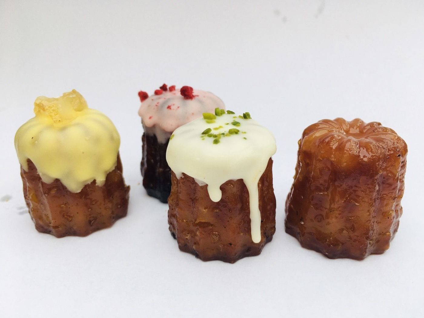 ひと口サイズの100円カヌレ 100canele ファンファン福岡