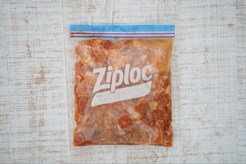豚の生姜焼きは調味料と一緒に保存袋に入れておくと便利