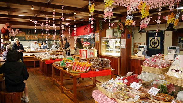 思わず立ち寄りたくなる 朝倉のレトロ可愛いお菓子店 ハトマメ屋 ファンファン福岡